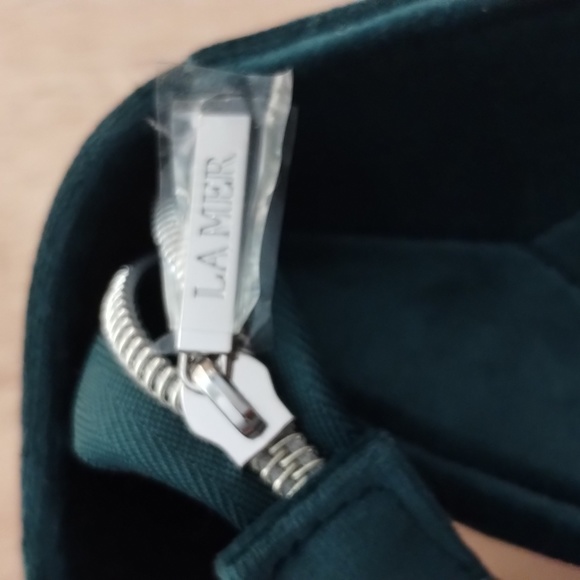 Two La Mer makeup bags - Picture 3 of 6